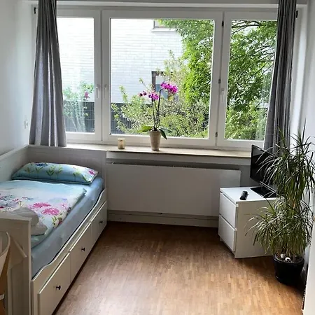 Private In Misburg, Apartment *